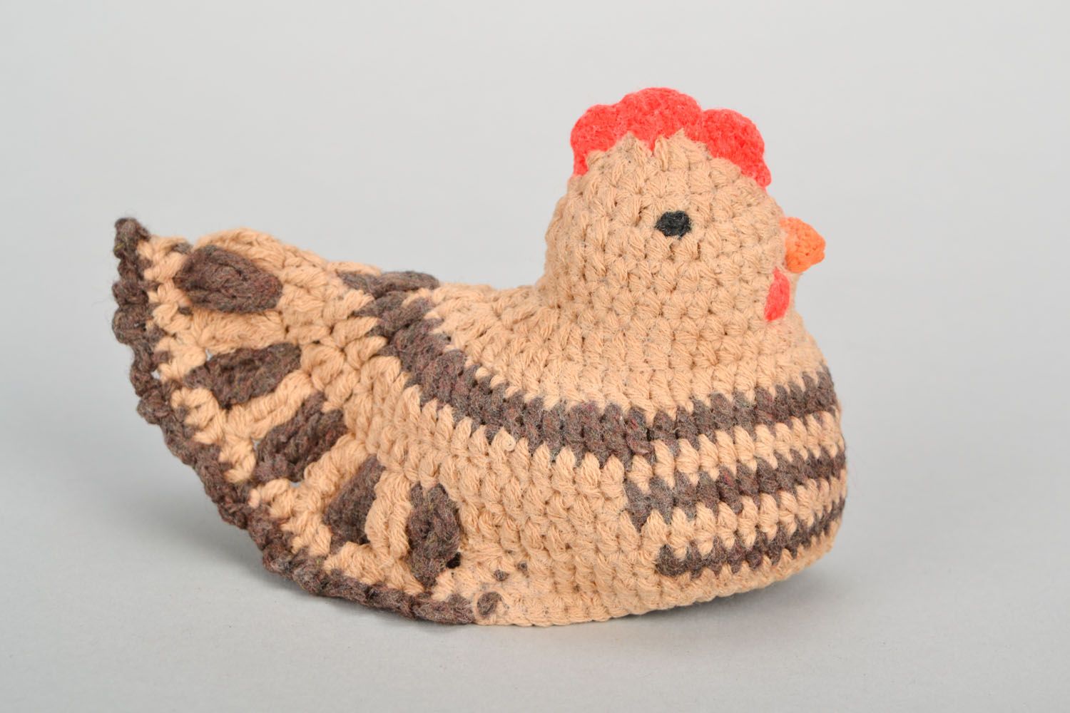 Poule tricotée pour des oeufs de Pâques photo 1