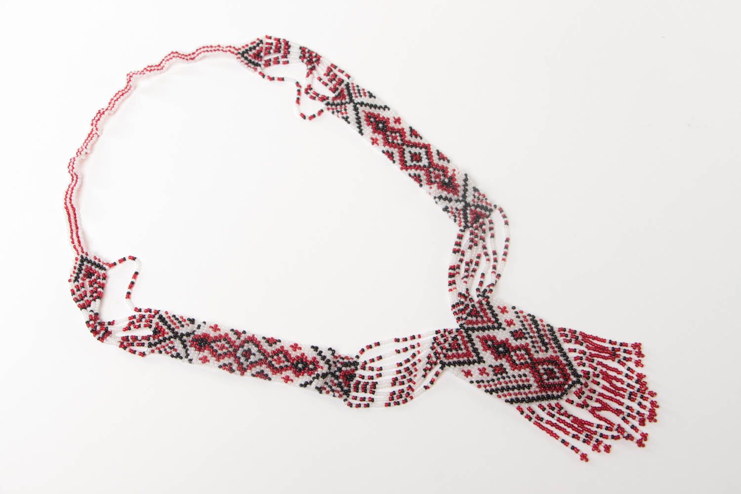 Collier en perles de rocailles fait main guerdan style ethnique rouge blanc noir photo 2