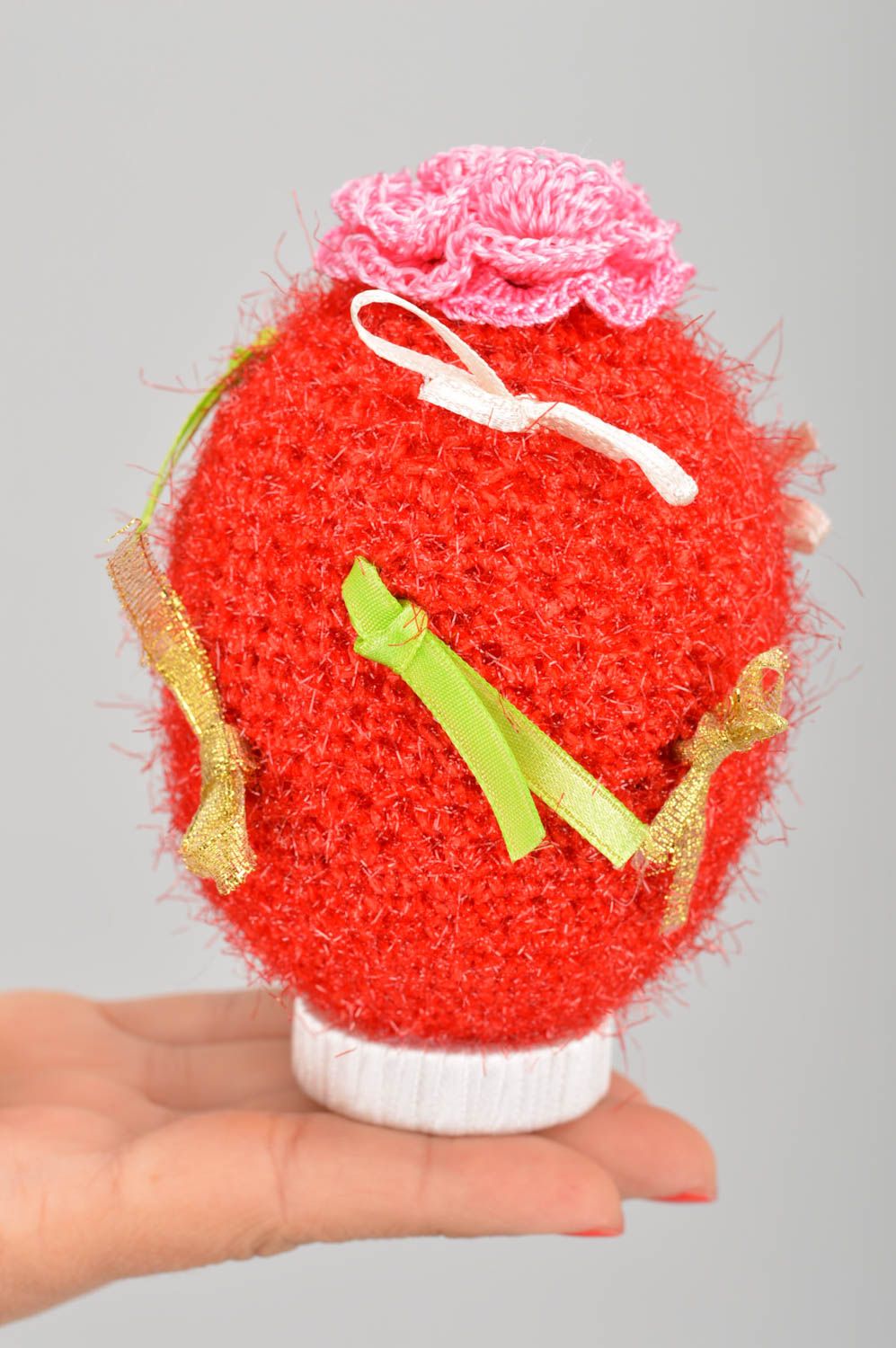 Œuf de Pâques en rouge fait main tricoté de fils acryliques décoration photo 3