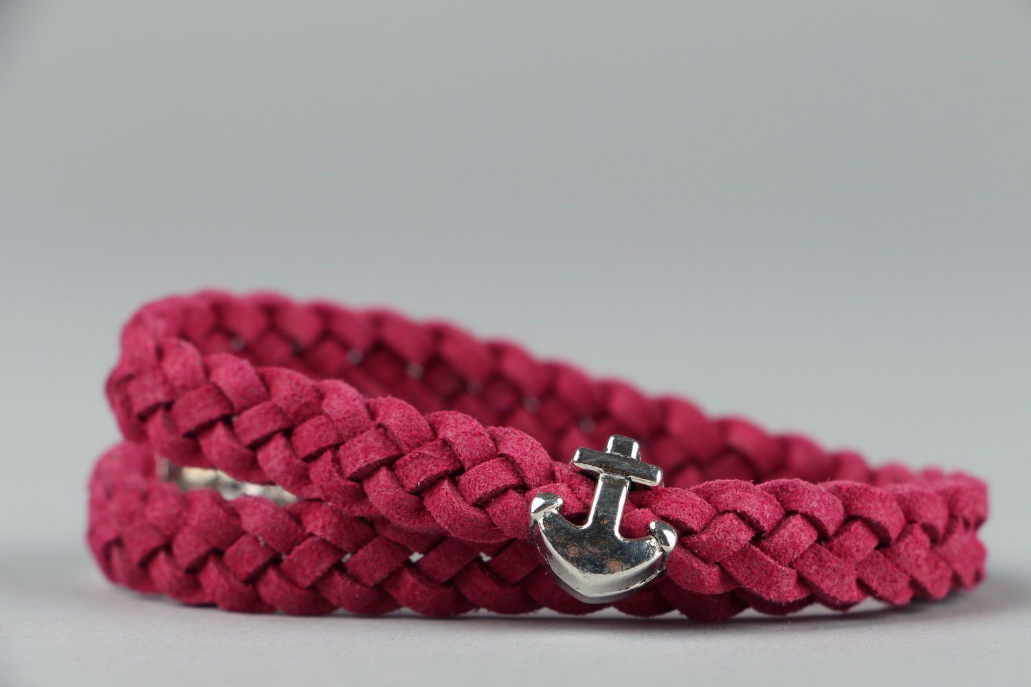 Leather bracelet with anchor pendant photo 2