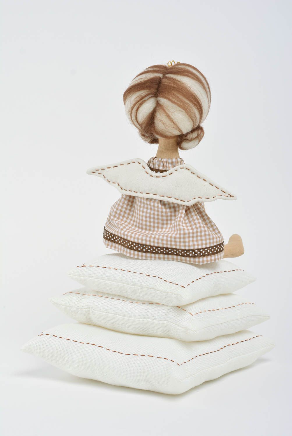 Poupée Princesse au petit pois en lin et coton faite main originale décorative photo 5