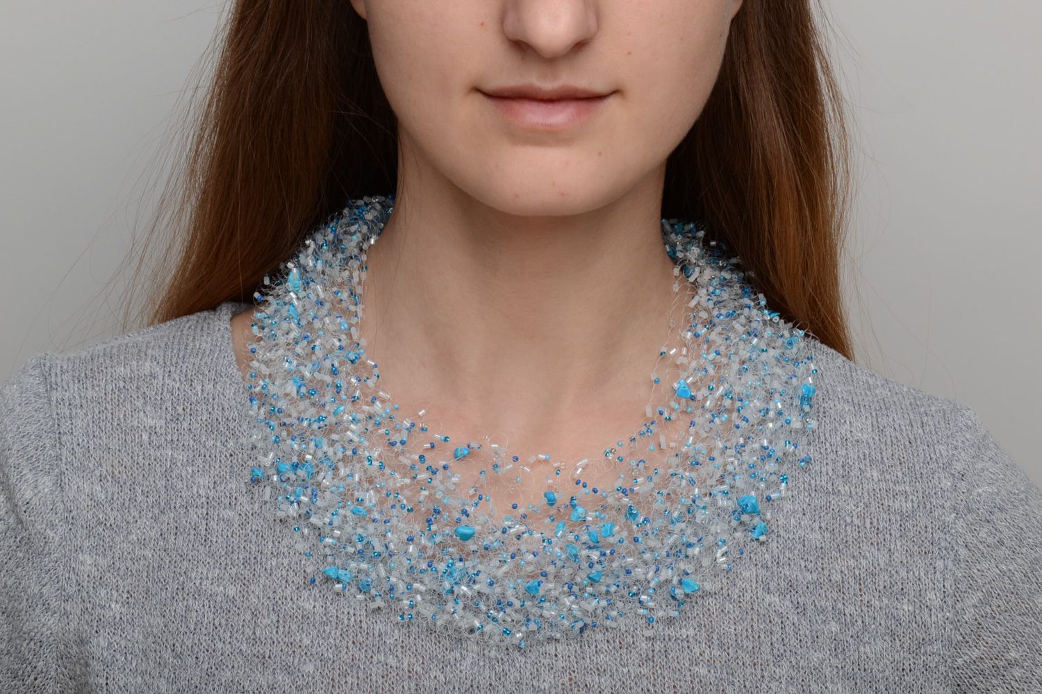 Handgemachtes leichtes blaues Glasperlen Collier aus Angelleine für Frauen foto 1