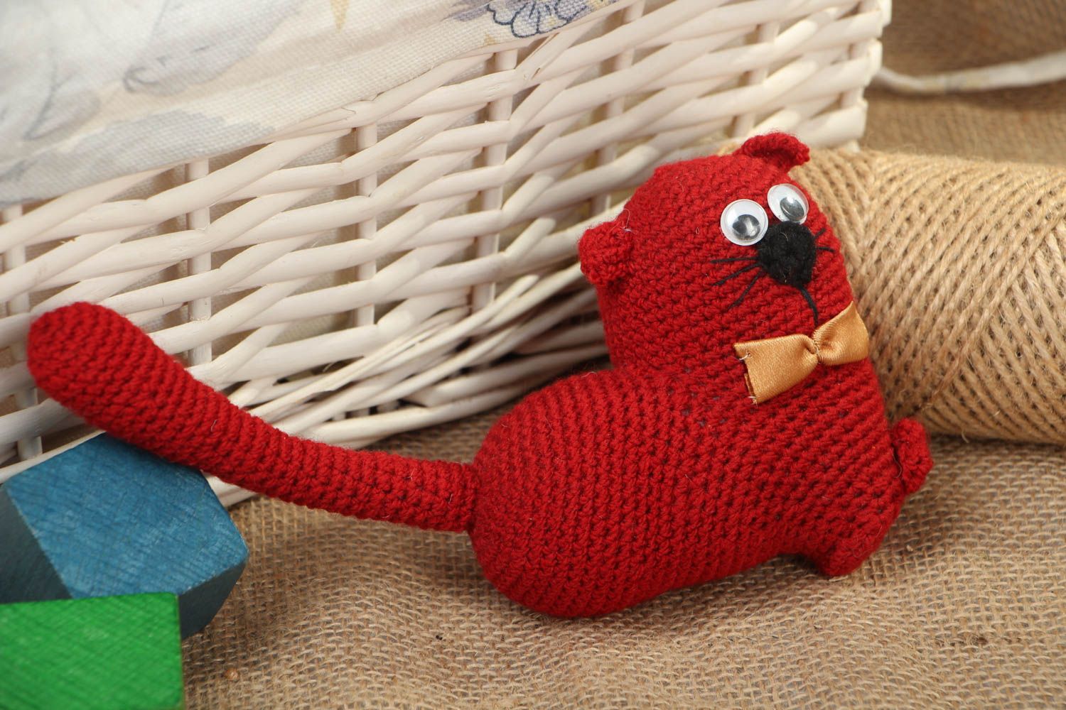 Doudou tricoté au crochet Chat bordeaux photo 5