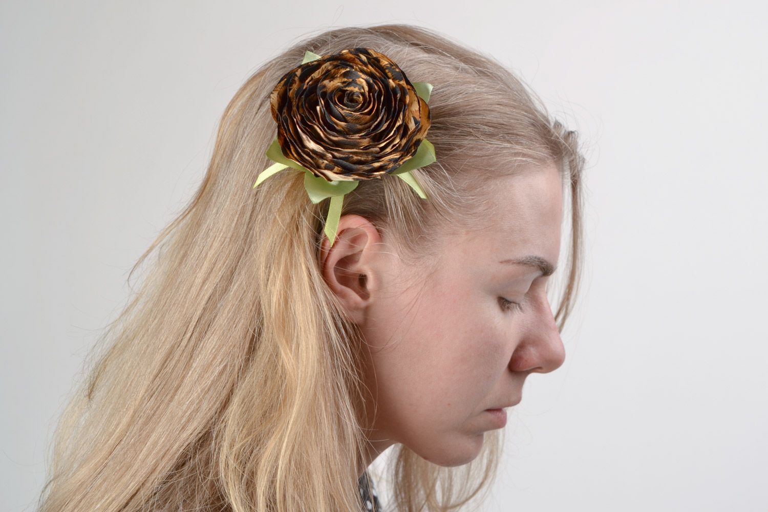 Broche barrette à cheveux fleur faite main en satin rose en tissu animalier photo 1