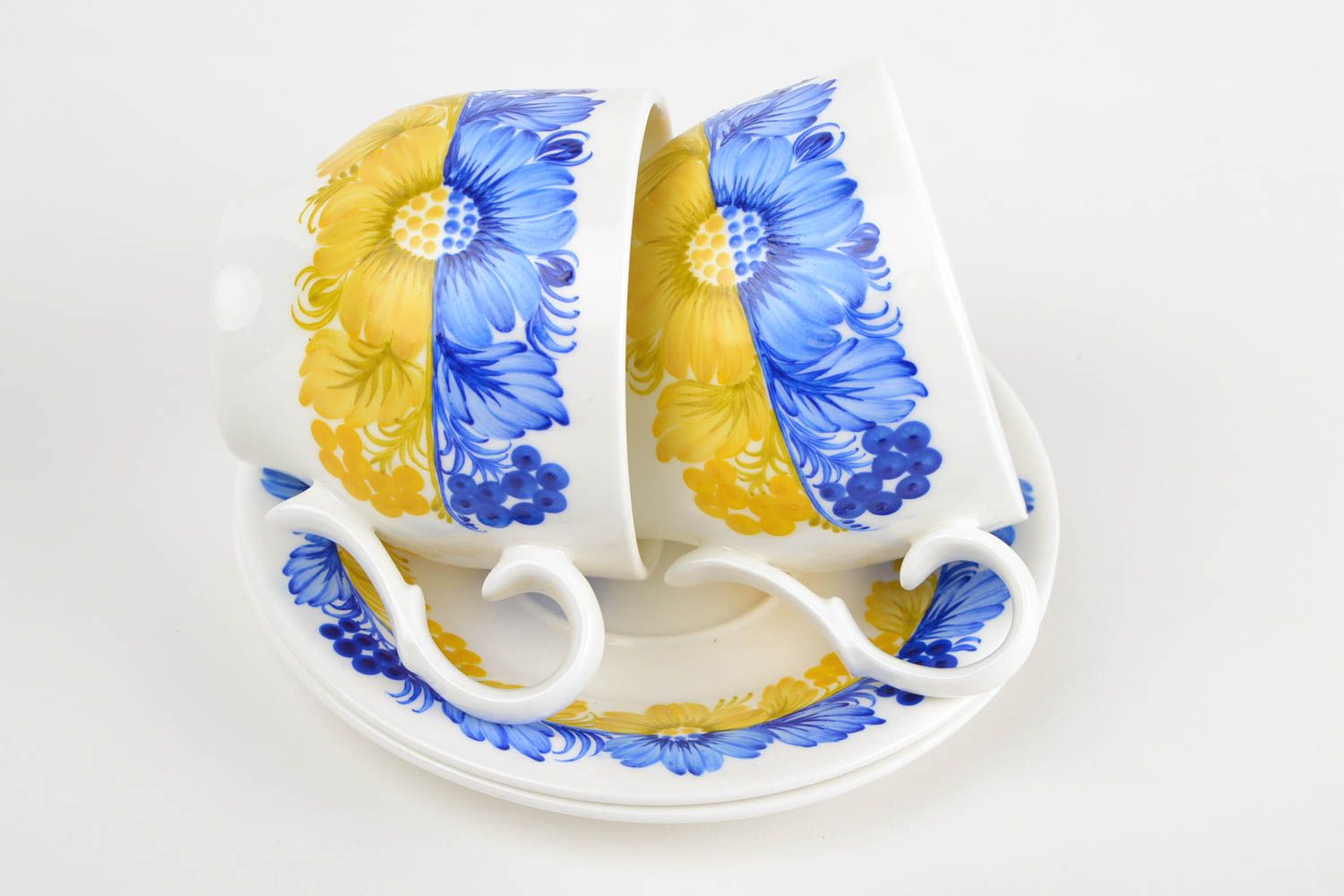 Set of 2 two teacups in white, blue, and yellow colors with saucers photo 3