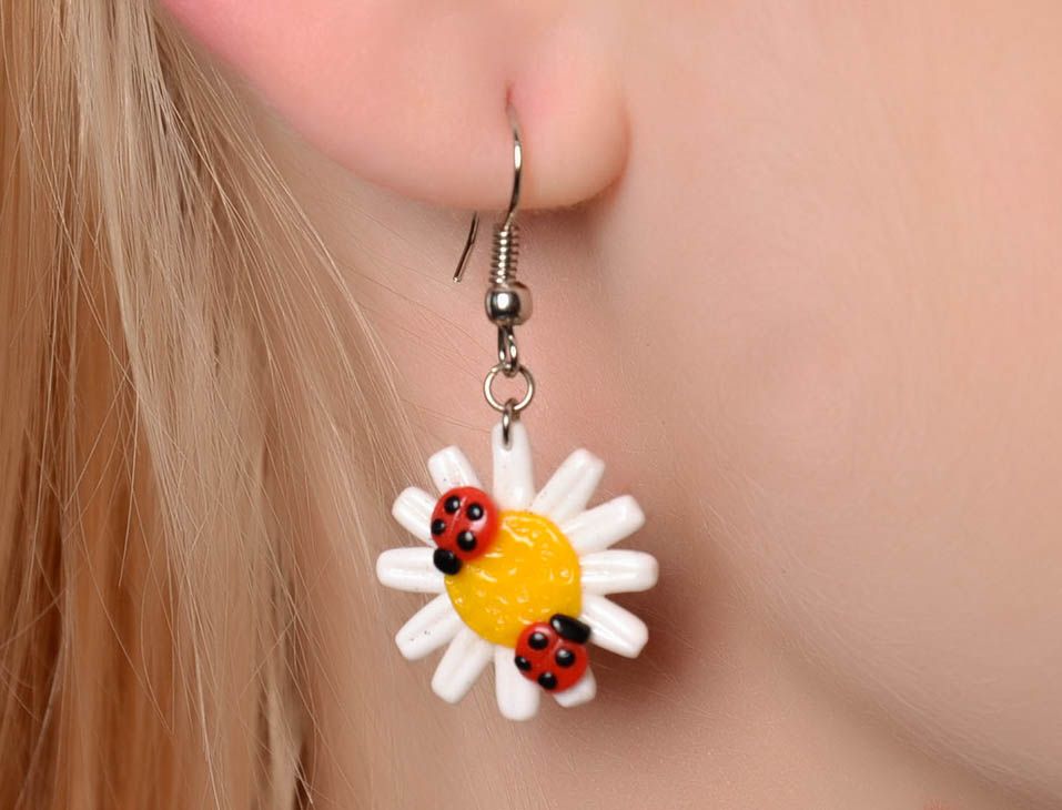 Earrings in the shape of camomiles photo 4