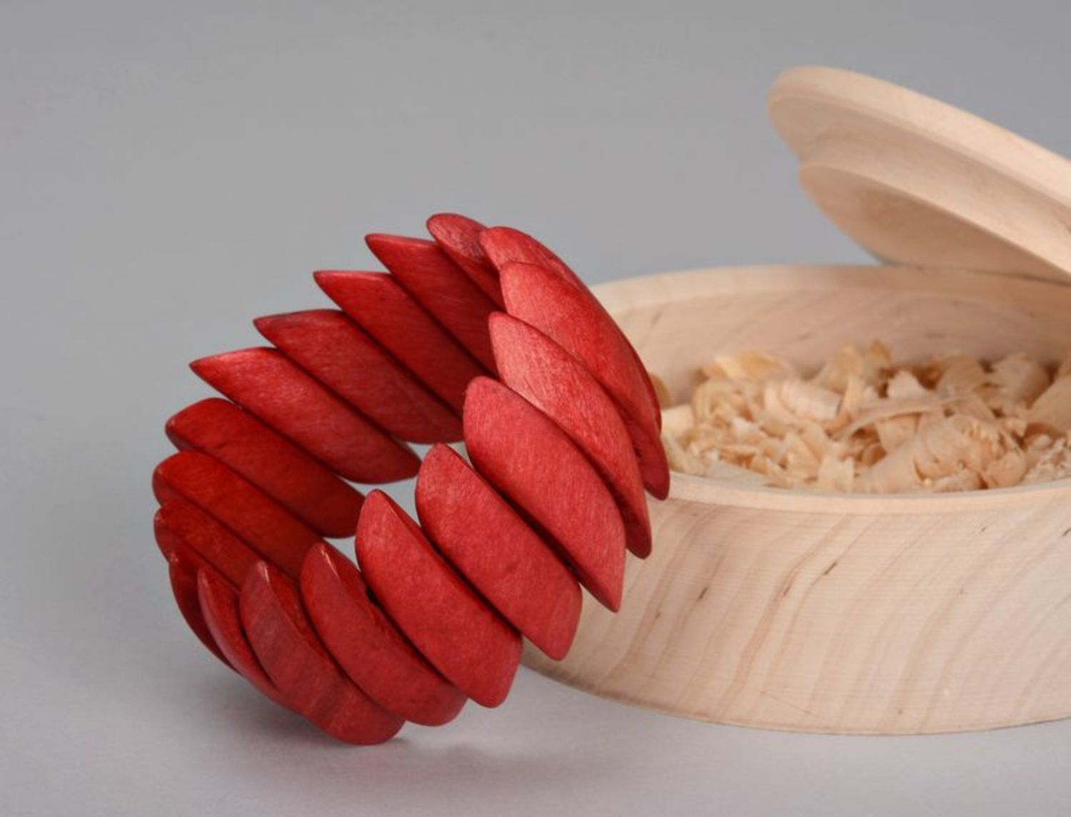 Bracciale di legno fatto a mano braccialetto rosso braccialetto da polso
 foto 1