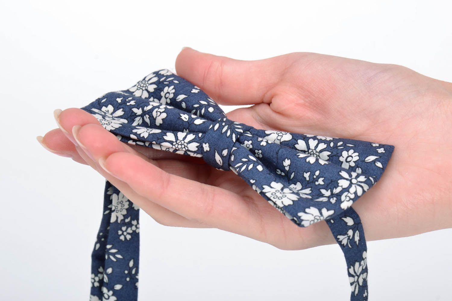 Blue bow tie with floral motifs  photo 4