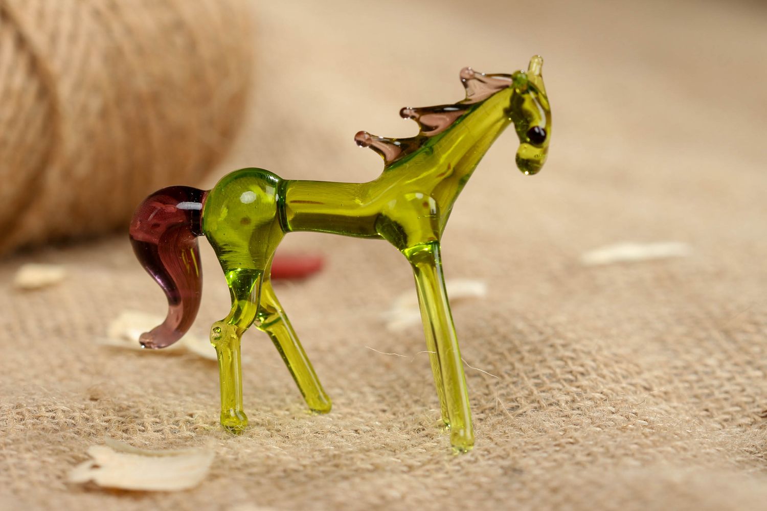 Lampwork Figur aus Glas Hellgrünes Pferd foto 5