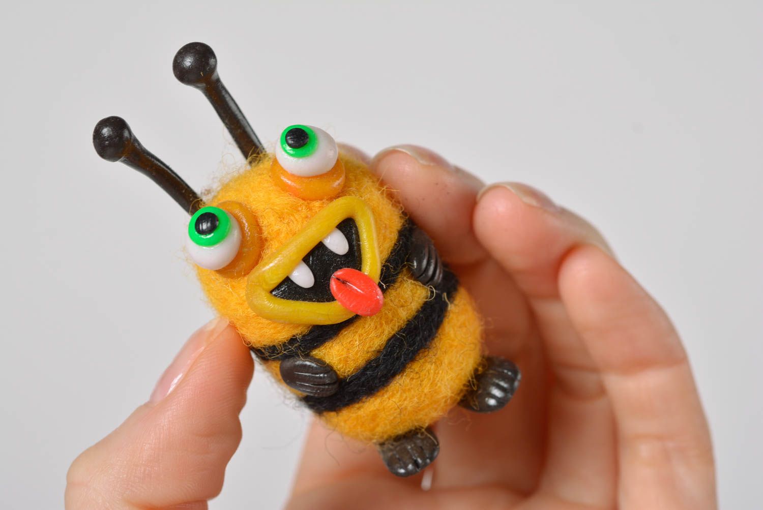 Gefilzte Figur handmade Biene Spielzeug Kinder Geschenke kleine Figur gelb  foto 4