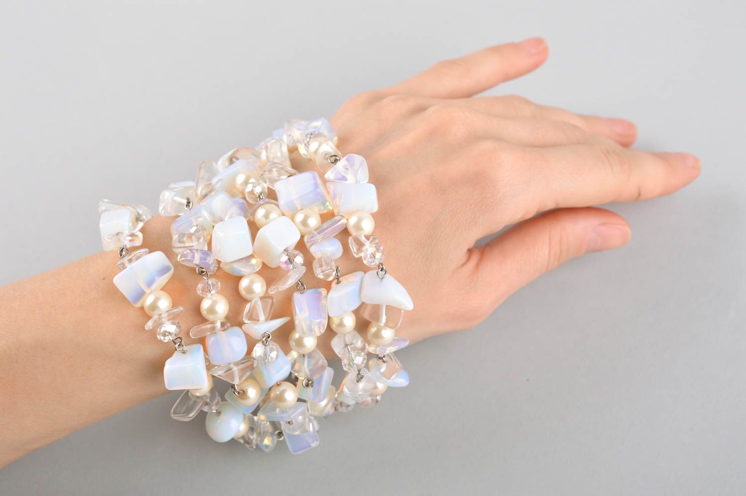 Bracelet large Bijou fait main blanc multirang design original Cadeau femme photo 5