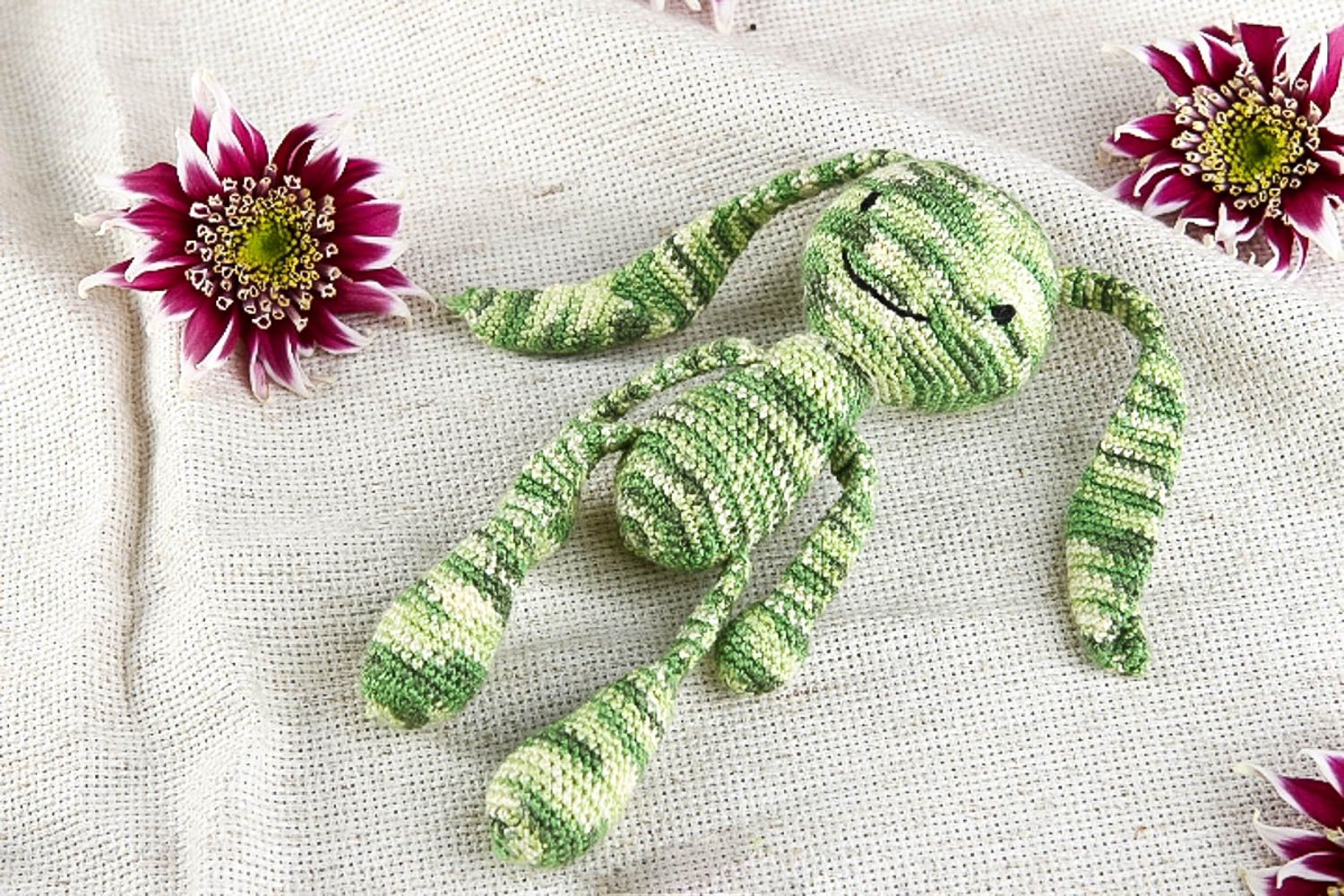 Jouet tricoté Peluche faite main lapin vert en fils de coton Cadeau enfant photo 1