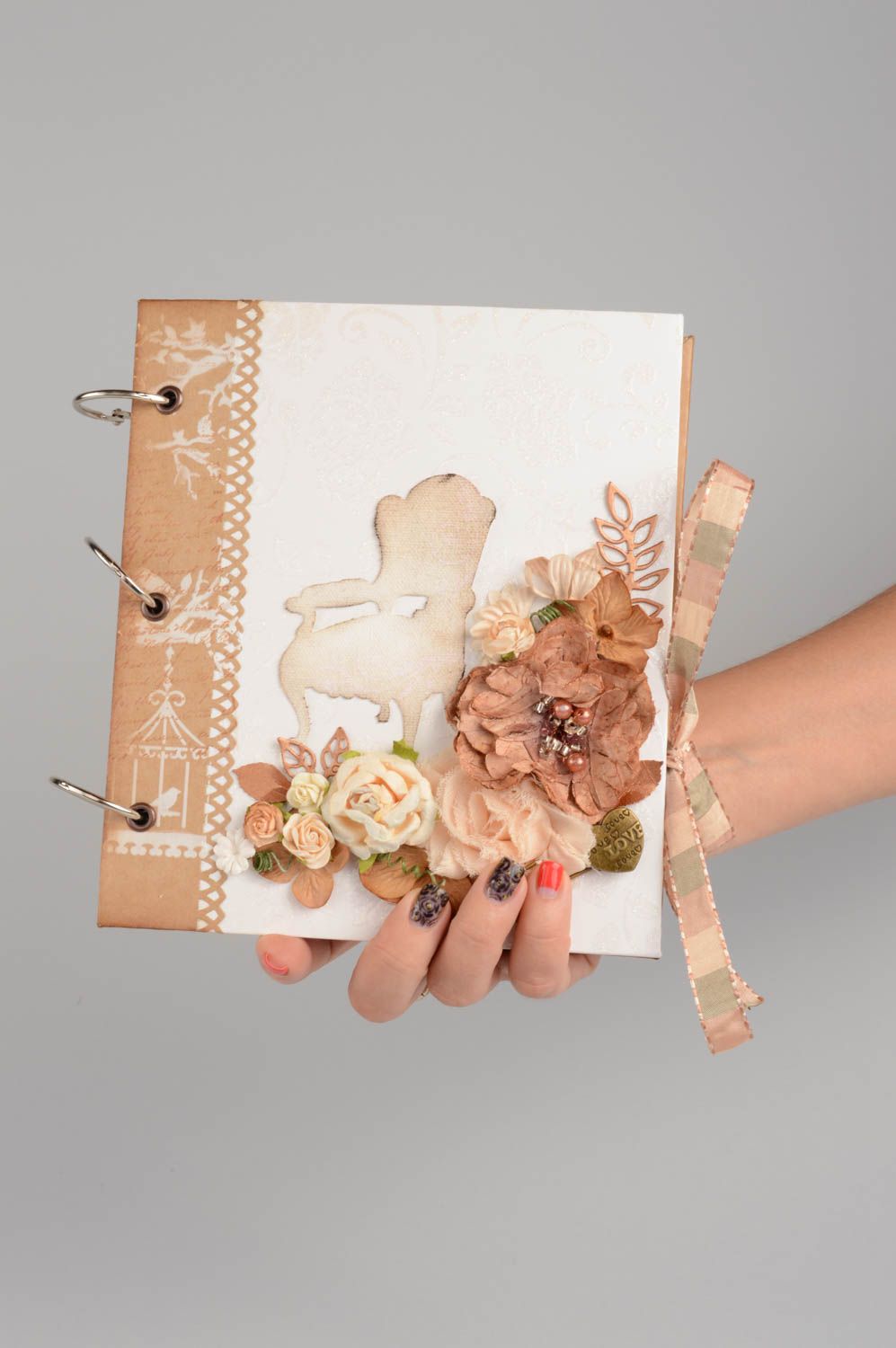 Livre d'or à spirale en carton et papier scrap fait main blanc beige avec fleurs photo 5