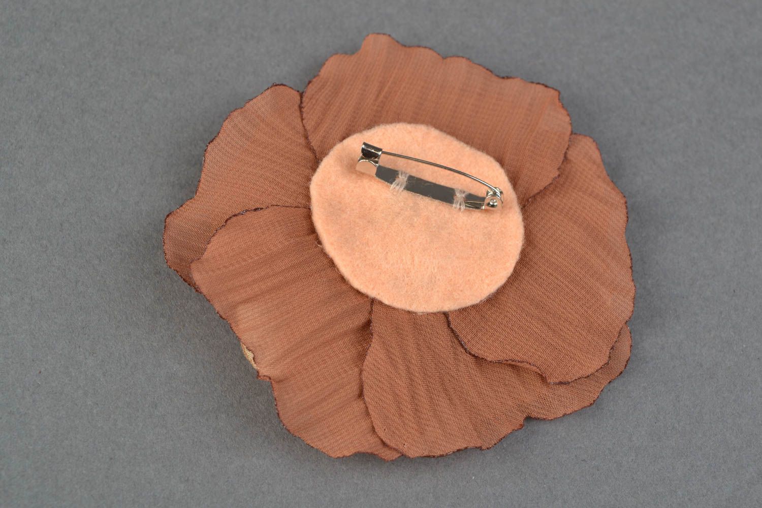 Broche fleur en mousseline de soie Malva beige originale faite main pour femme photo 4