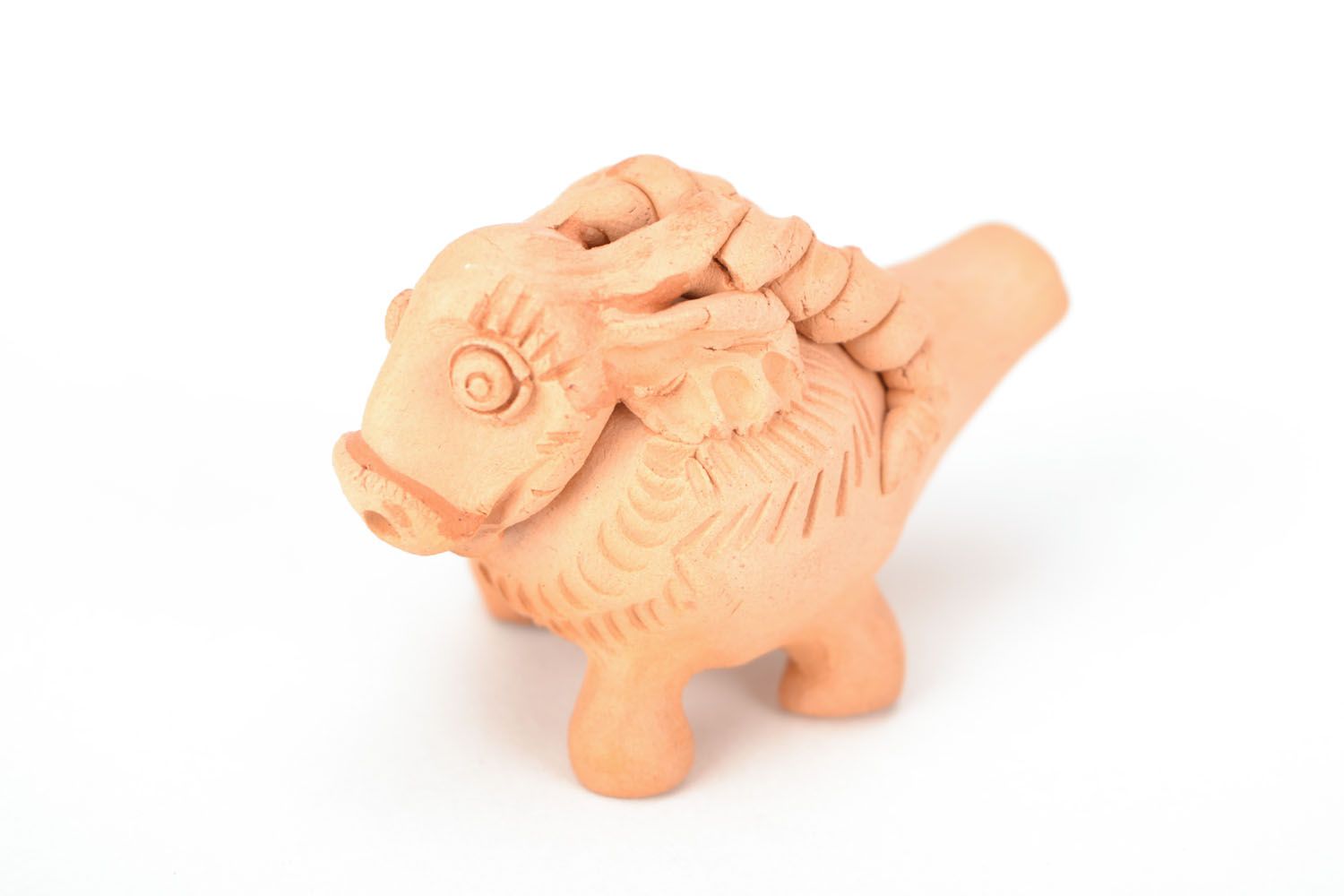 Apito de argila brinquedo de cerâmica artesanal em forma do carneiro  foto 3