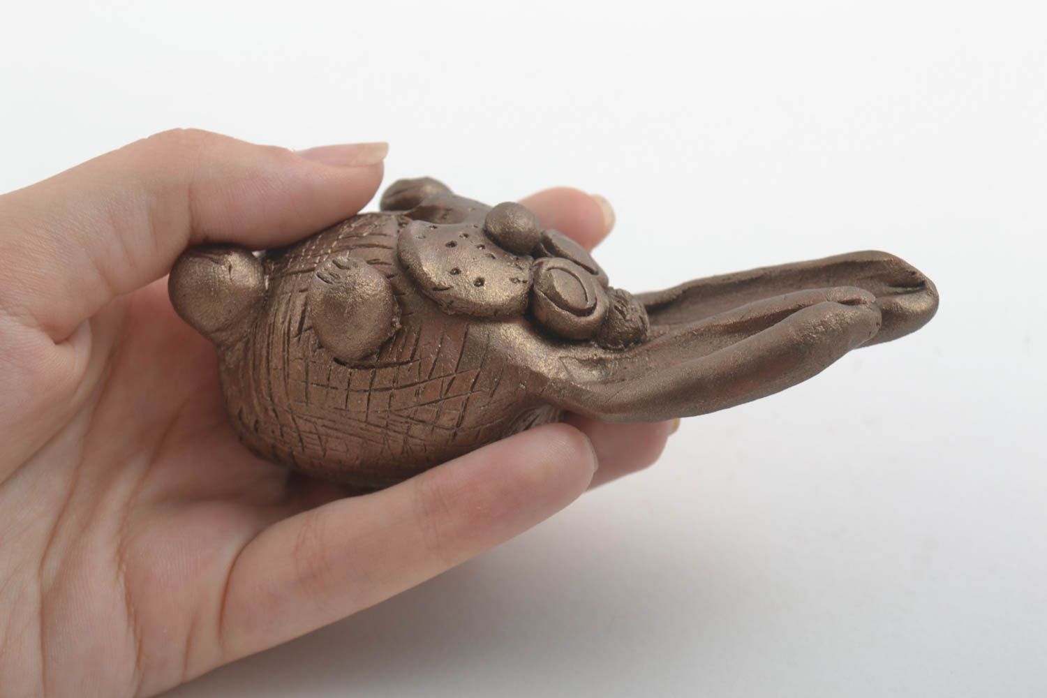 Figurina fatta a mano in ceramica lepre divertente souvenir di terracotta foto 3