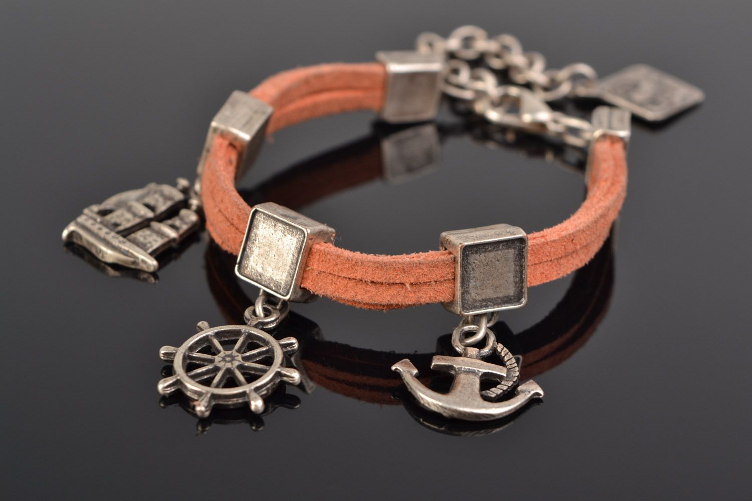 Bracelet en métal et suède rose fait main taille réglable de design marin photo 1