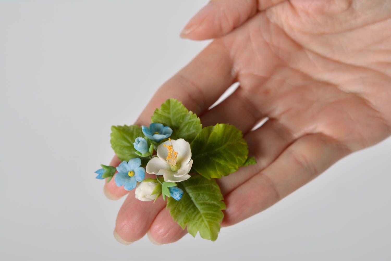 Set of handmade designer polymer clay flower brooches 2 pieces with pin and clip photo 4