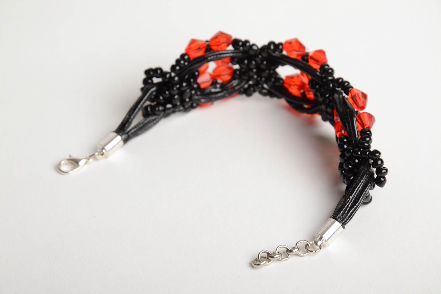 Бисерный браслет с бусинами плетеный женский широкий на цепочке красный с черным фото 5