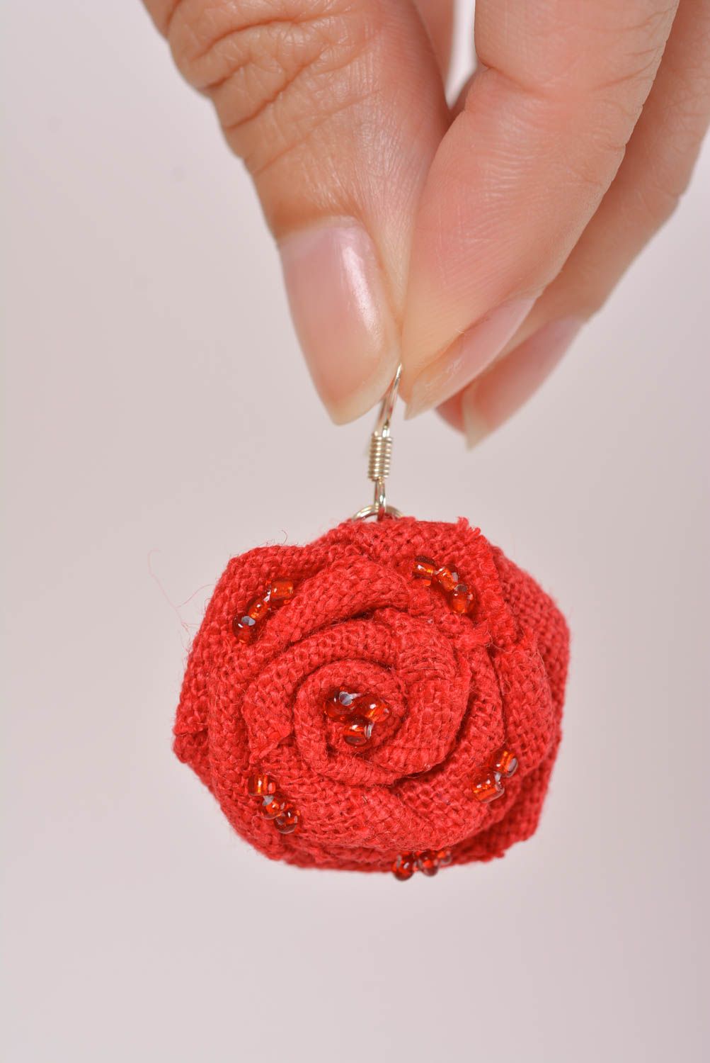Серьги из ткани ручной работы красивые серьги красные цветы модные серьги фото 4