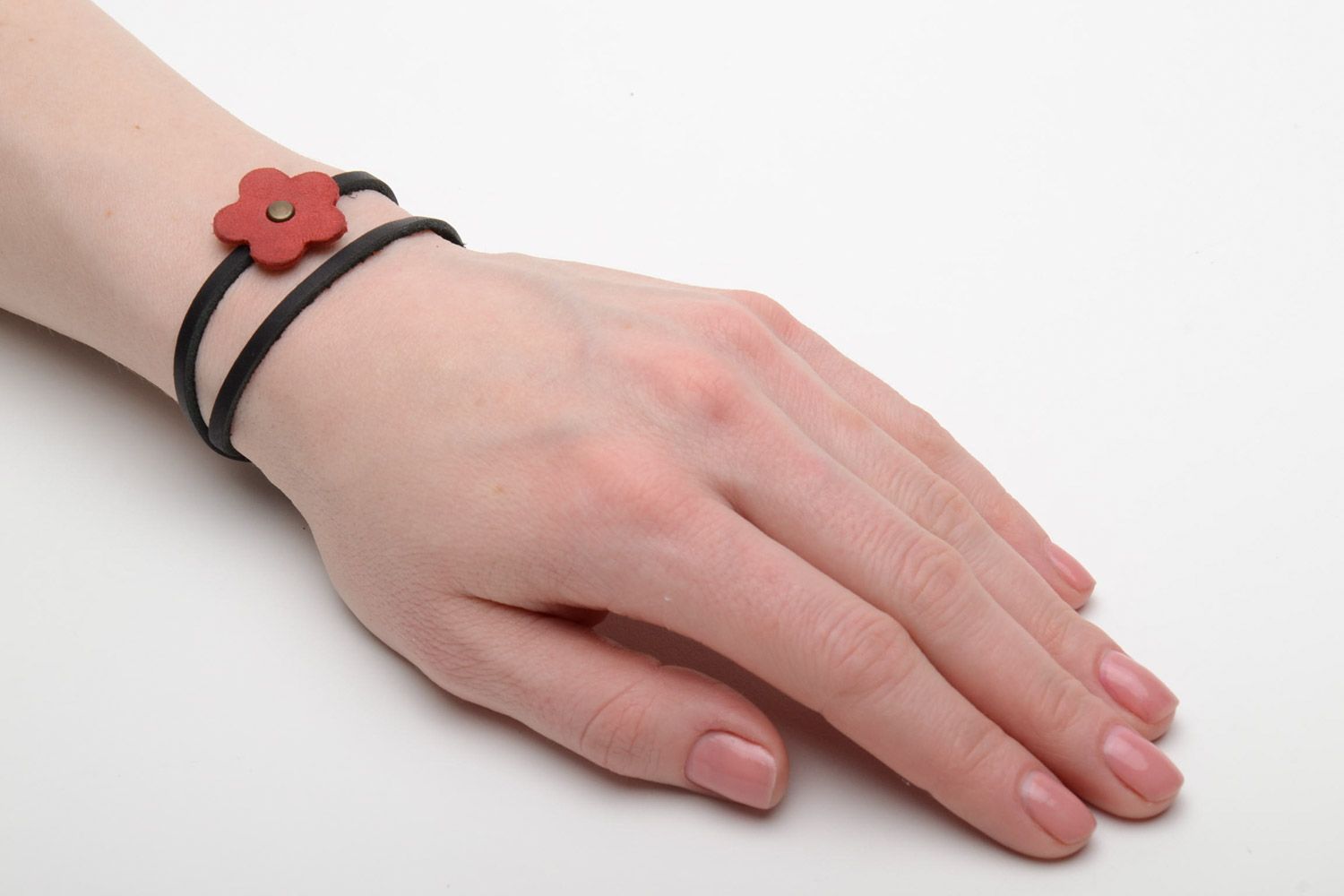 Bracelet en cuir naturel noir avec fleur fait main original cadeau pour femme photo 2