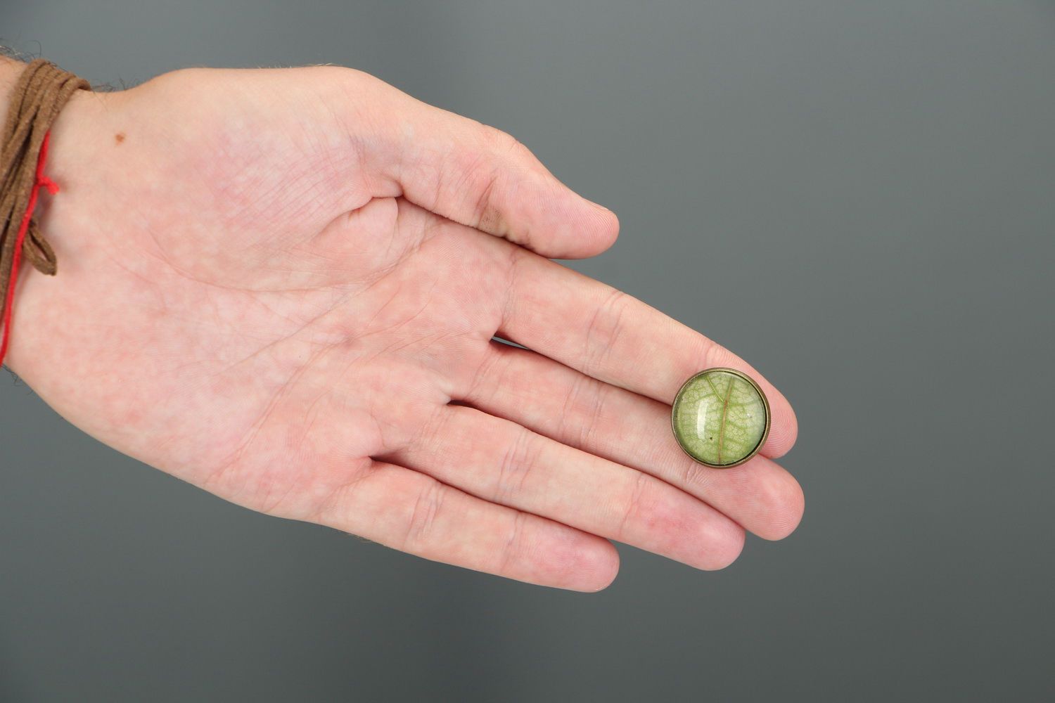 Broche verte ronde Bijou fait main feuille d'érable Cadeau femme original photo 5