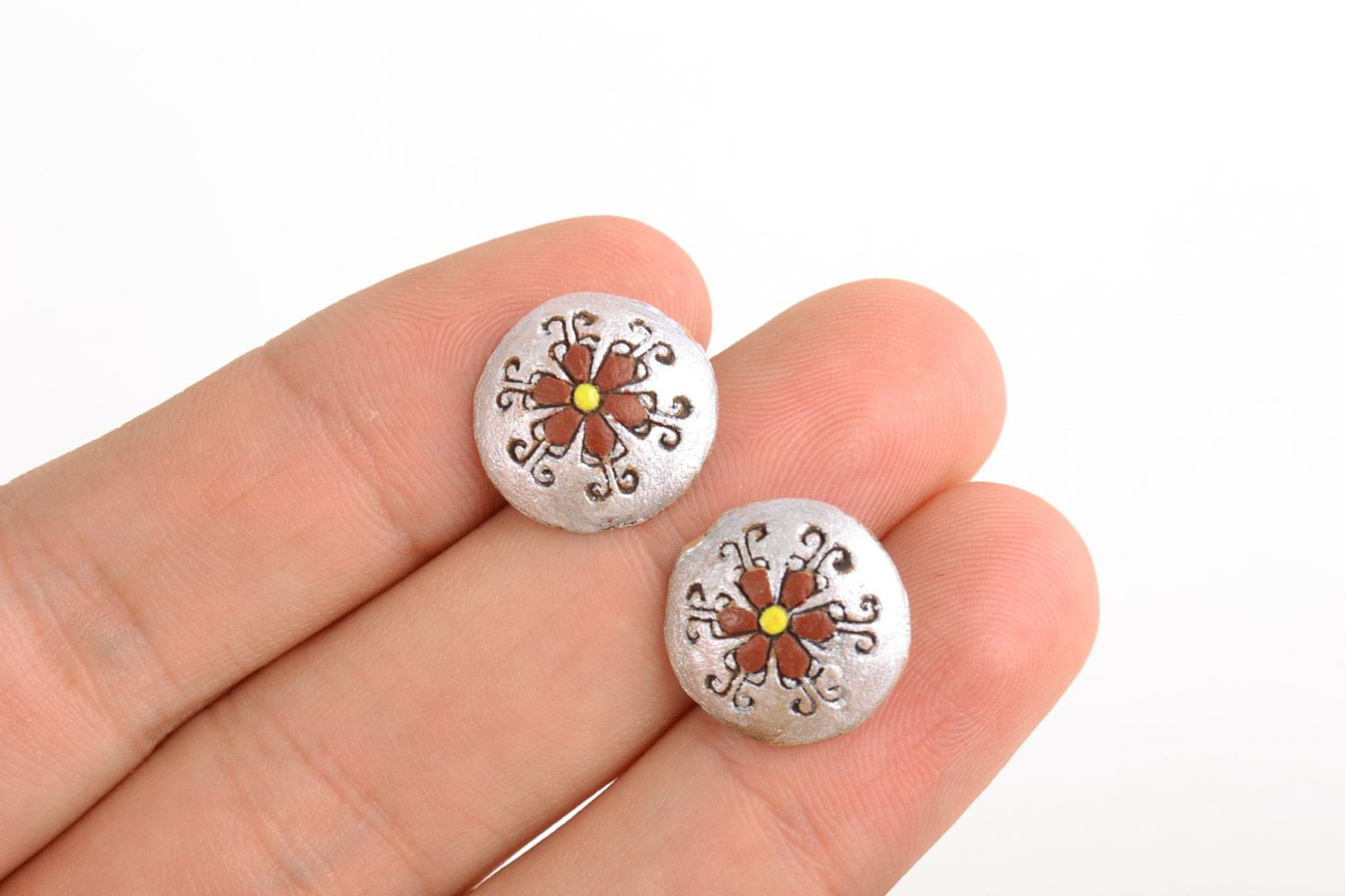 Designer round-shaped small ceramic stud earrings painted with acrylics handmade photo 2