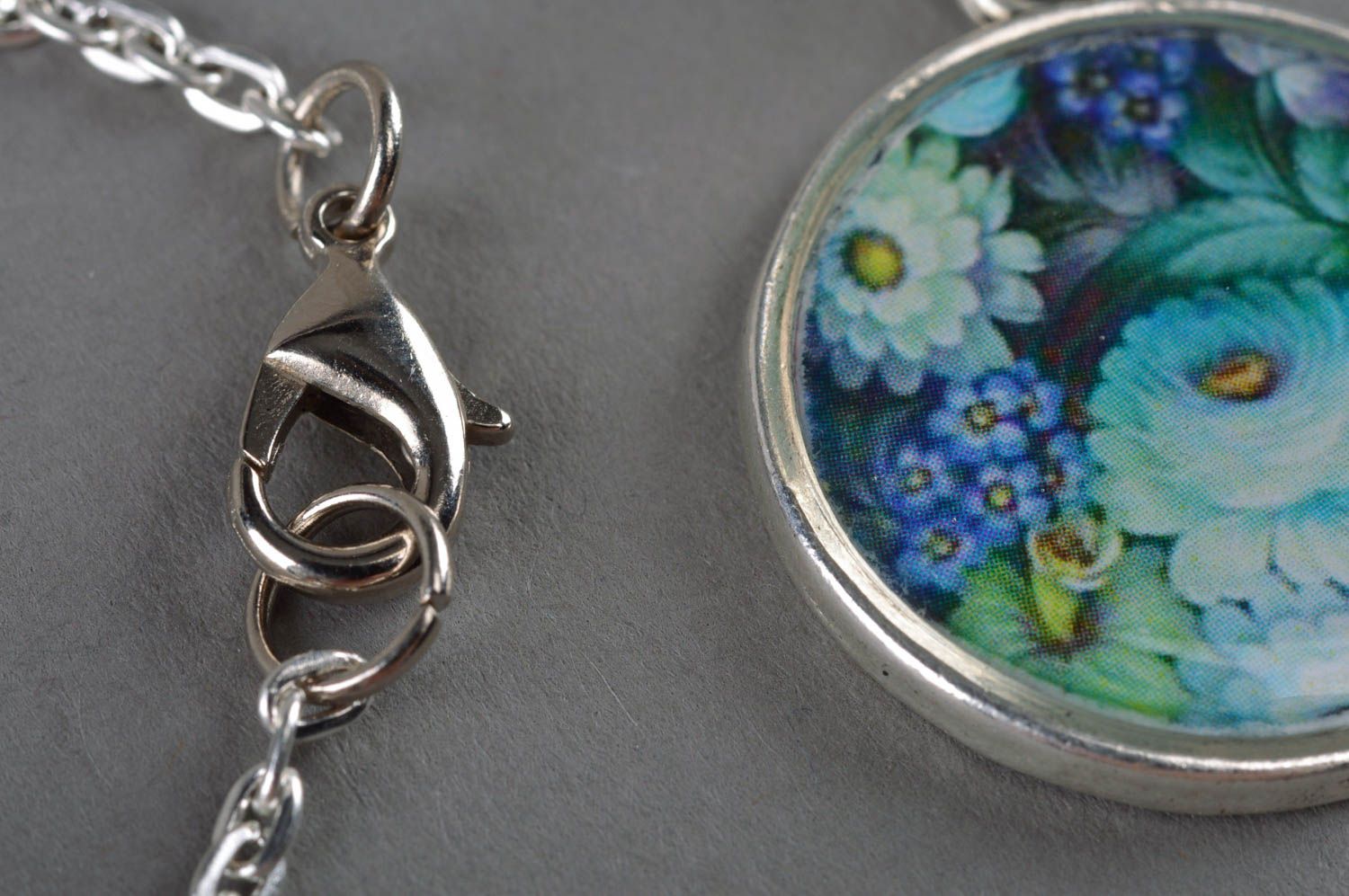 Handmade silver colored decoupage round pendant necklace with jewelry resin photo 3