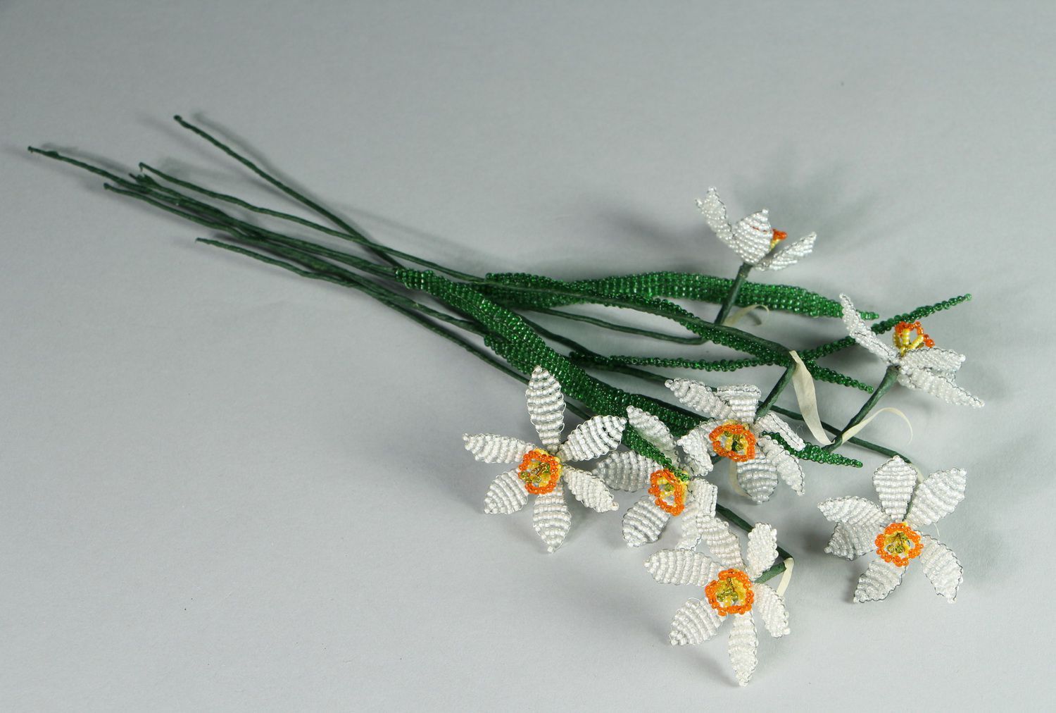Fleurs décoratives en perles de rocailles Narcisses photo 1