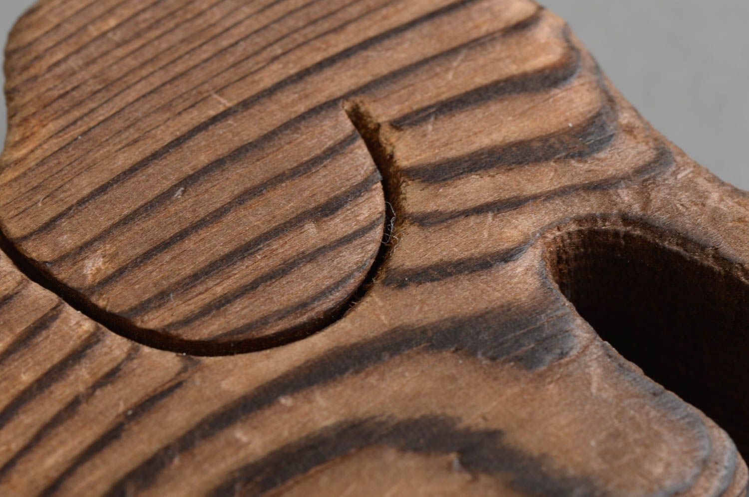 Geschnitzte handgemachte Figurine aus Holz in Form vom Elefanten für Deko foto 5