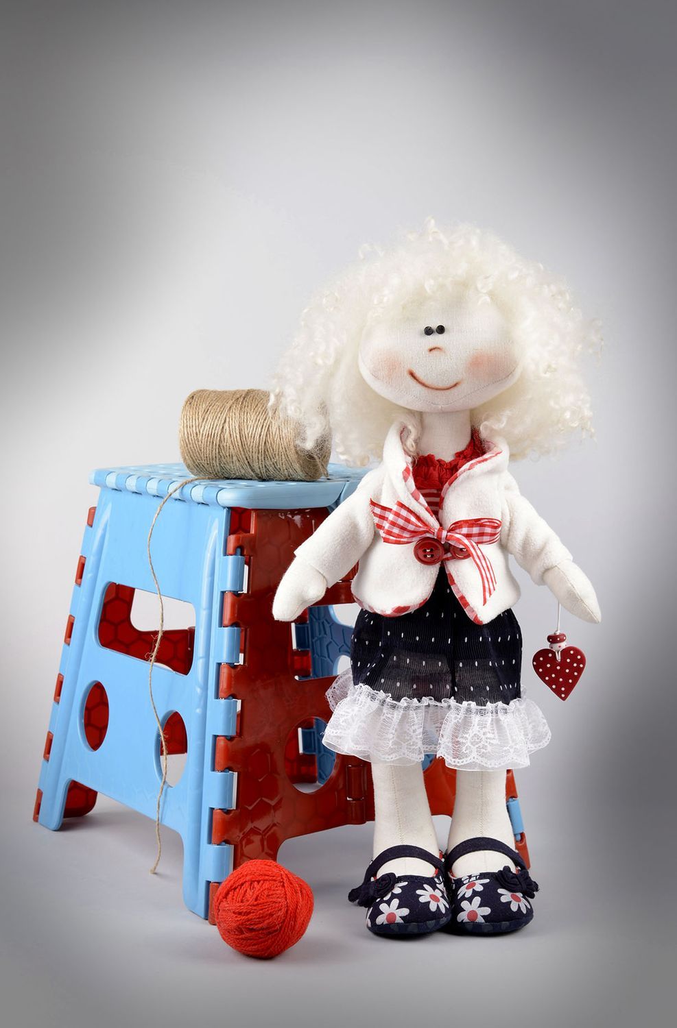 Кукла ручной работы тряпичная кукла белая необычная кукла из ткани дизайнерская фото 5