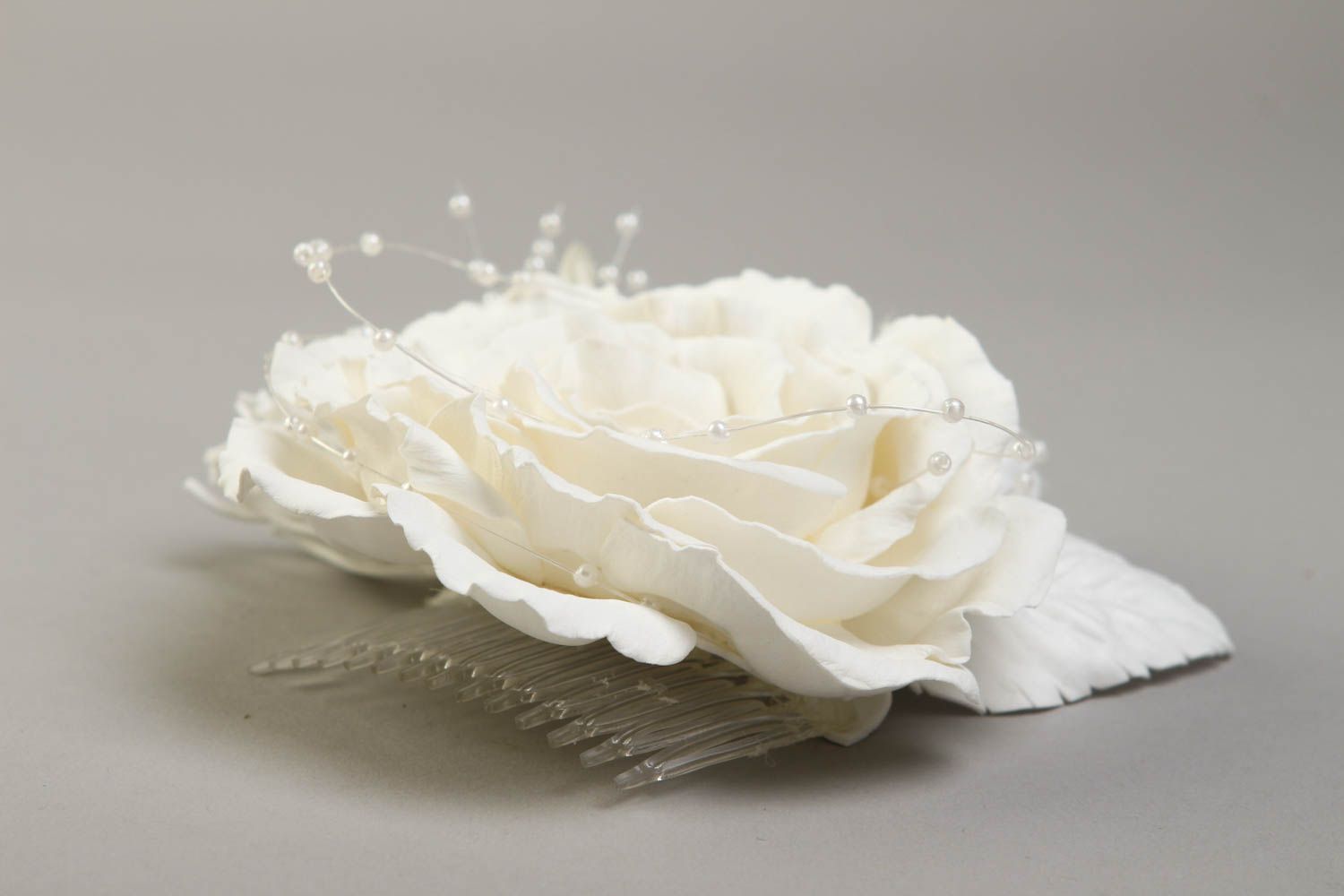 Peigne cheveux blanc Accessoire cheveux fait main fleur Cadeau femme plastique photo 2