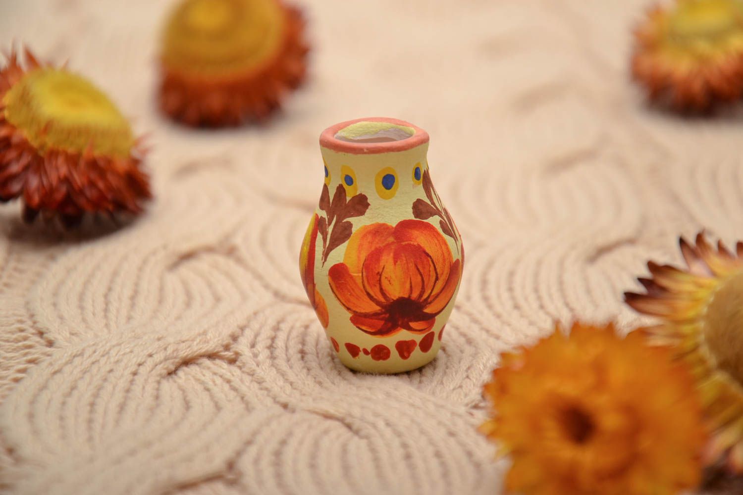 Figurine de vase miniature en céramique peinte  photo 1