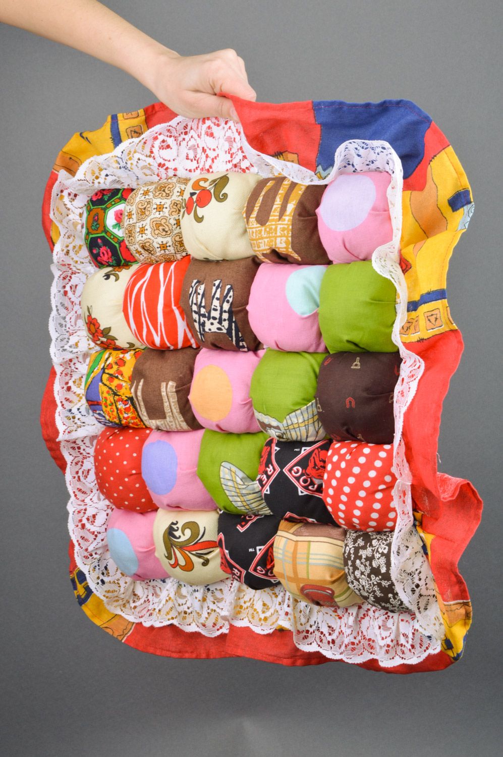 Чехол на подушку ручной работы из ткани авторский красивый с кружевом разноцветный фото 2