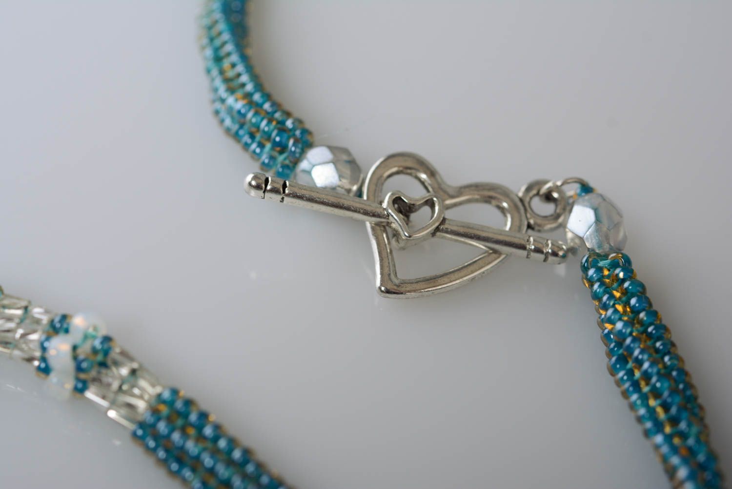 Collier avec pendentif en perles de rocaille et agate bleu fait main massif photo 5