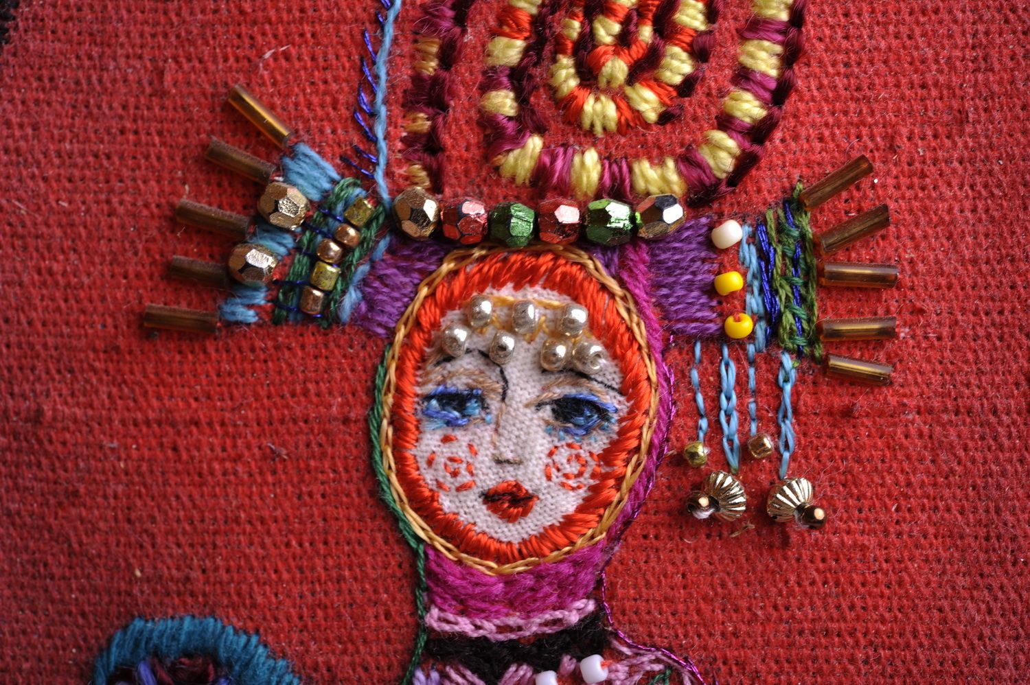 Painel de têxtil com bordado foto 2