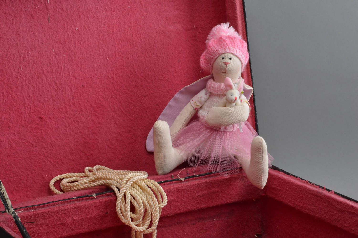 Peluche lapine en tenue rose de tissu faite main jolie originale pour enfants photo 1