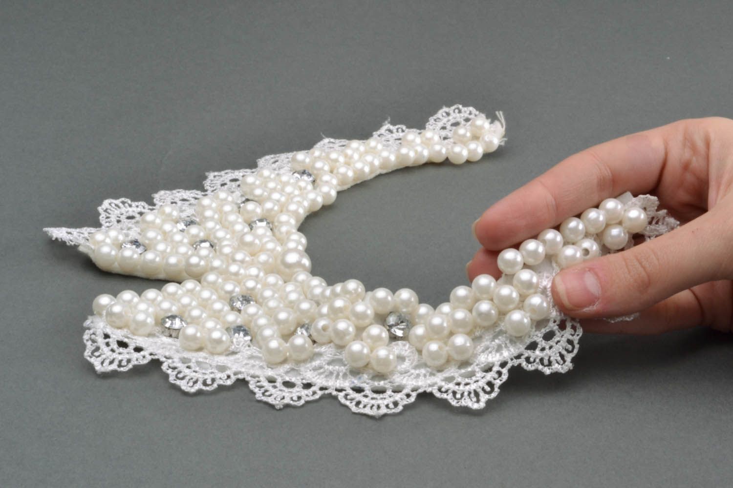 White collar with beads photo 5