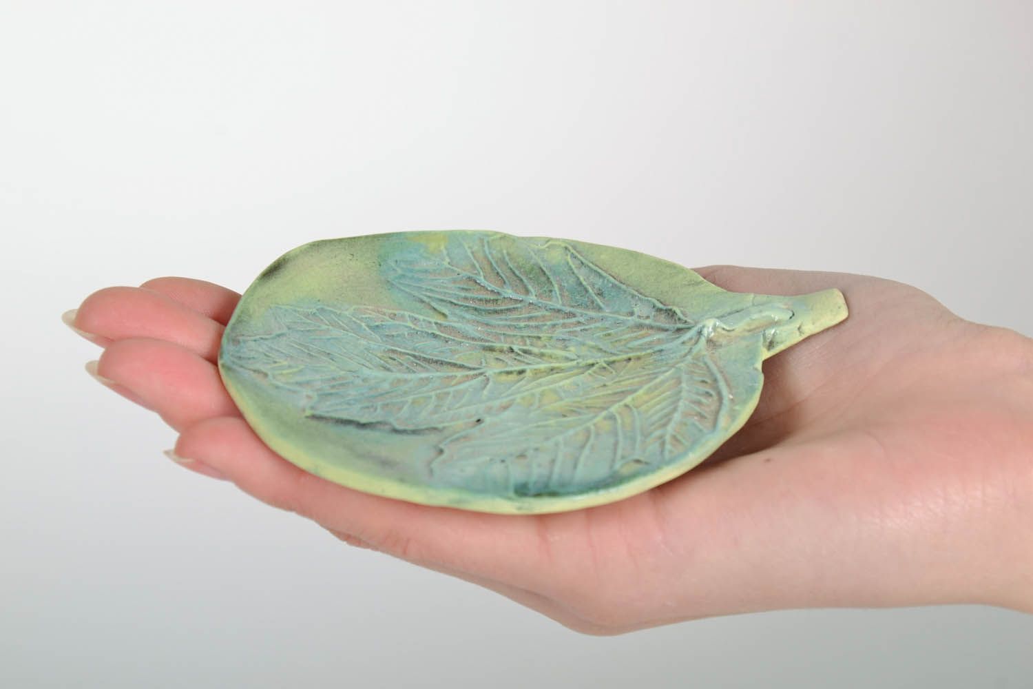 Ceramic leaf-shaped holder photo 2