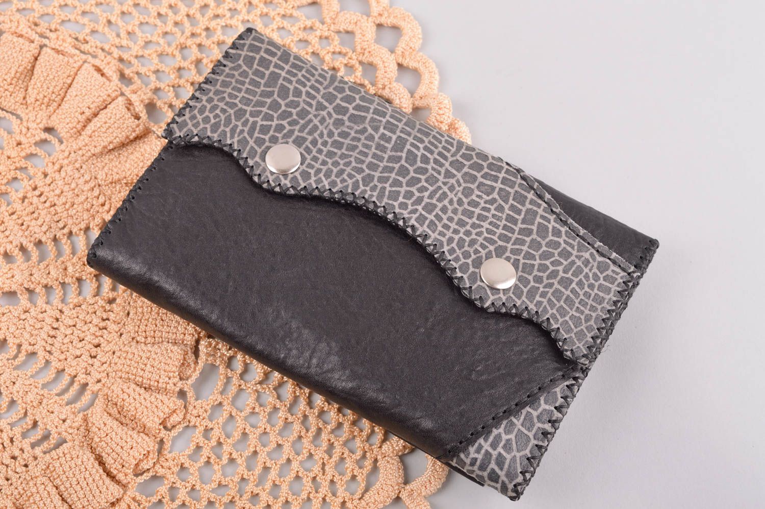 Accessoire für Frauen handmade Geldbörse aus Leder in Schwarz Portemonnaie Damen foto 1