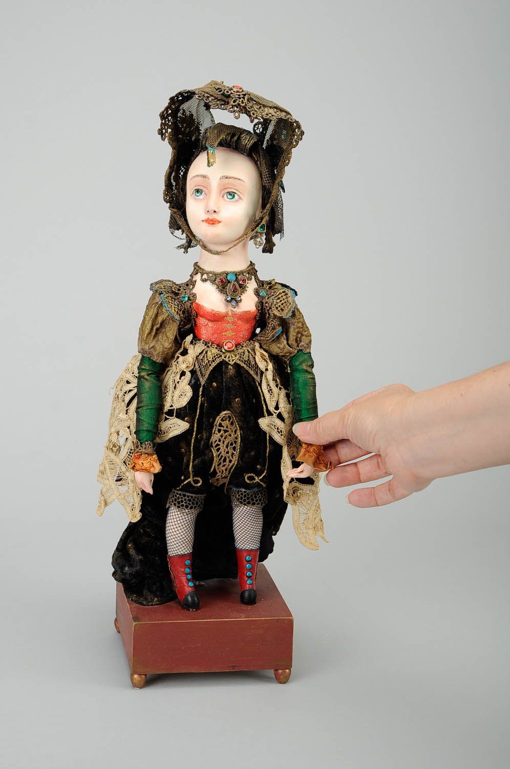 Designer's Doll with Musical Mechanism photo 2