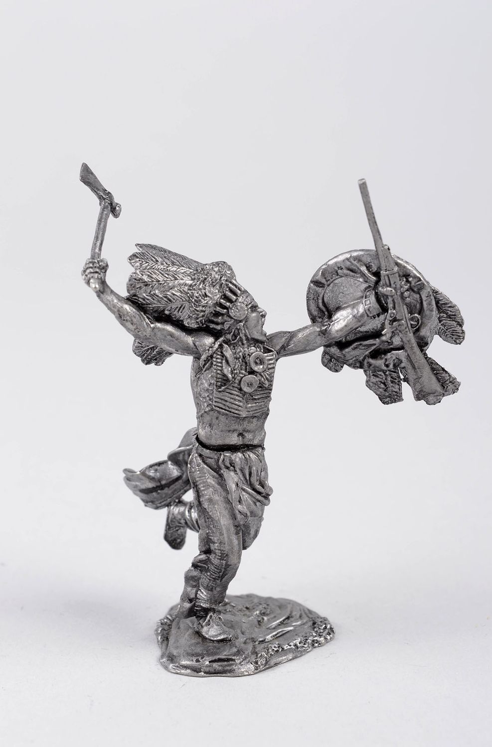 Статуэтка из олова ручной работы фигурка из олова сувенирная статуэтка индеец фото 1