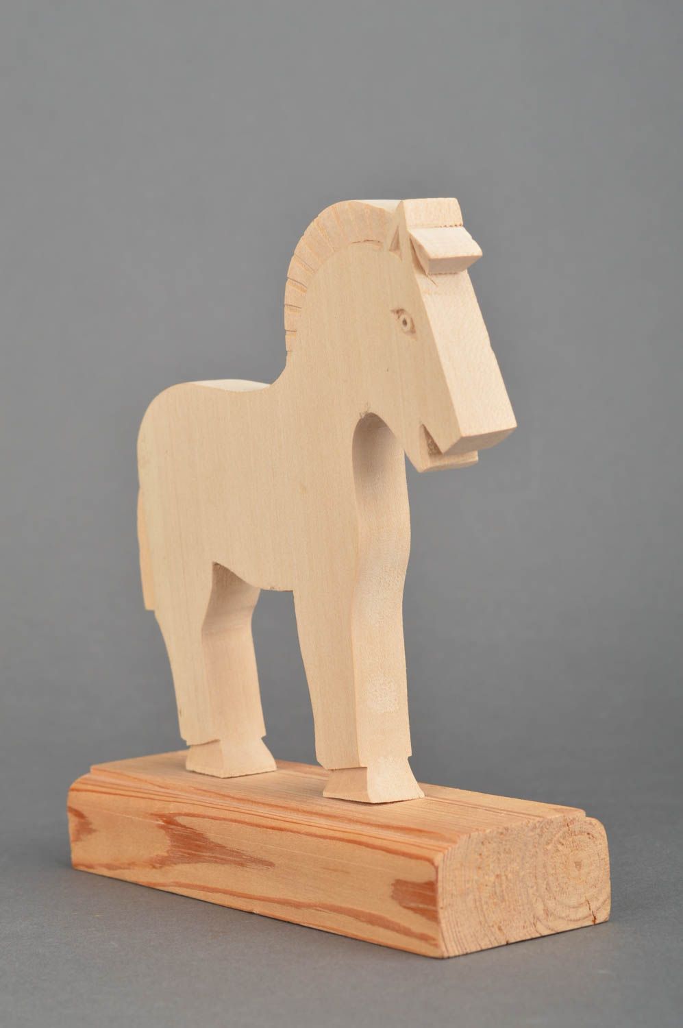 Jouet en bois brut naturel figurine de cheval découpée originale faite main photo 2