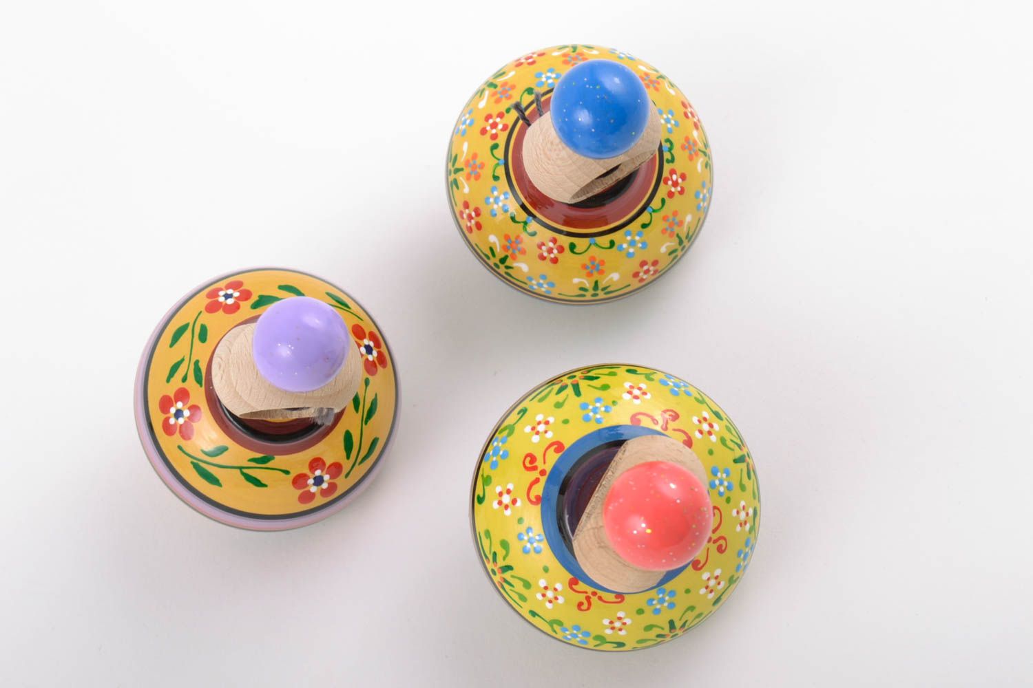 Handmade painted wooden toys set 3 pieces spinning tops with rings and strings photo 3