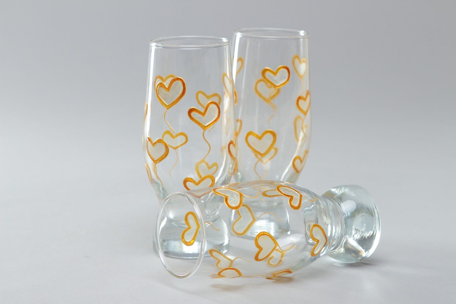 Vasos de cristal pintados a mano en conjunto de tres piezas foto 3