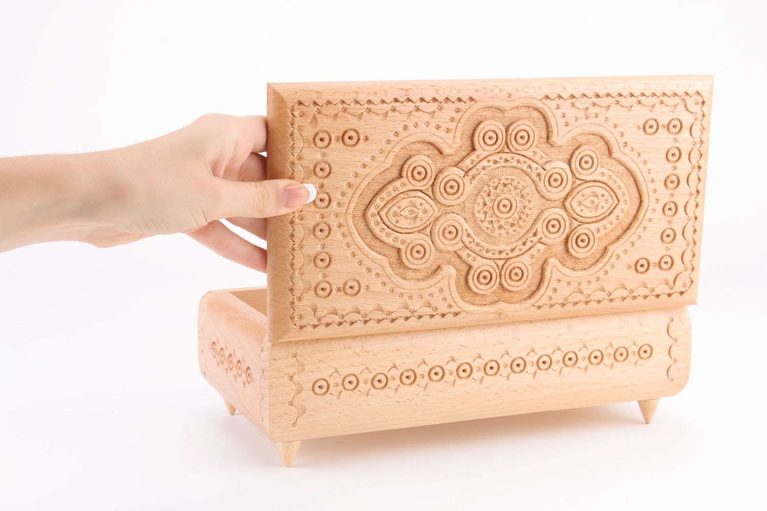 Boîte à bijoux en bois sculptée à la main photo 3