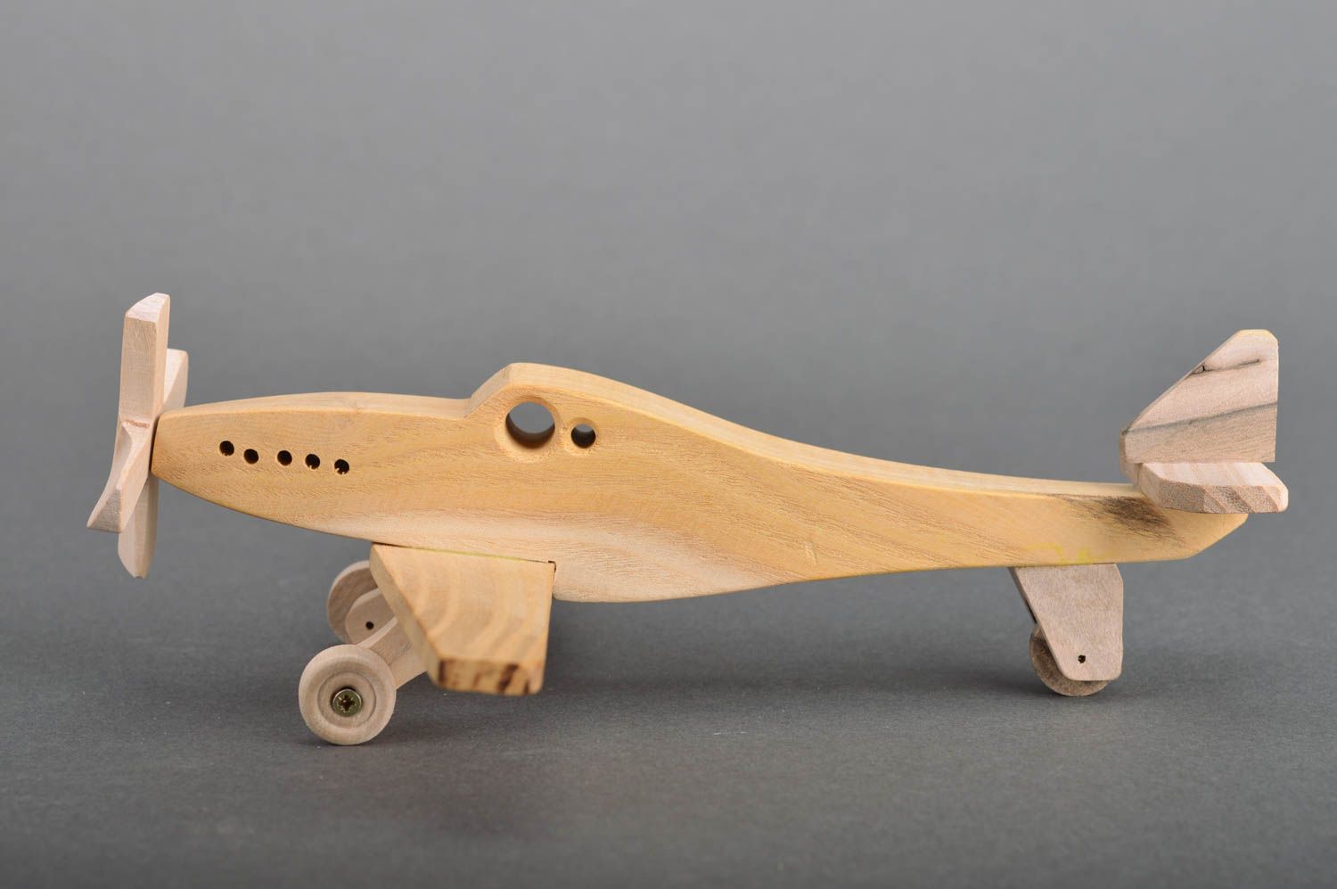 Zieh Spielzeug Flugzeug aus Holz öko rein handgemacht schön in Braun und Beige  foto 2