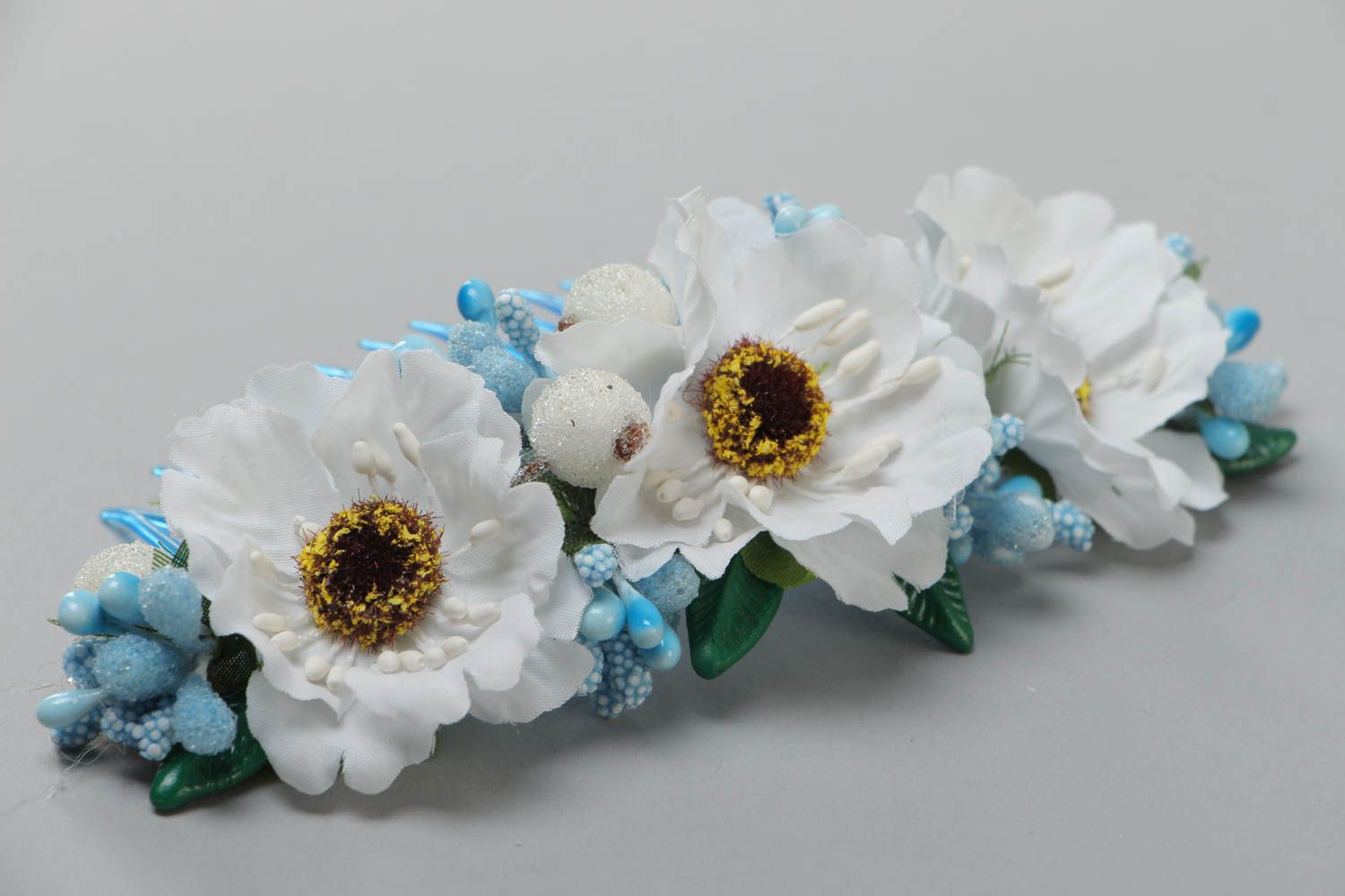 Joli peigne à cheveux bleu avec fleurs blanches fait main stylé pour femme photo 3