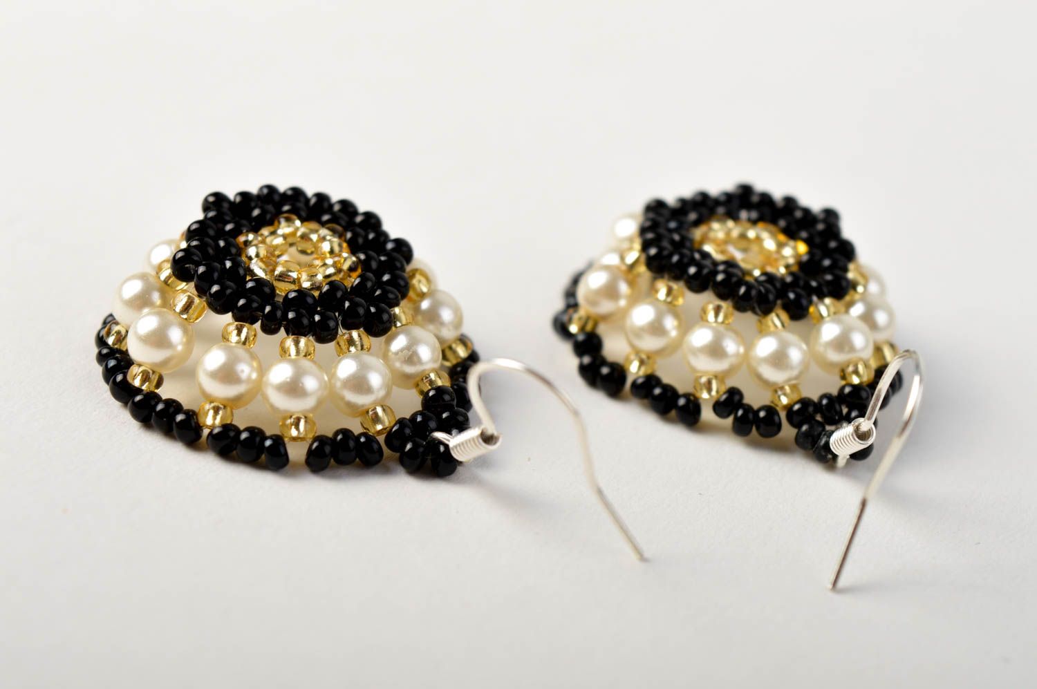 Boucles d'oreilles fait main Bijou original noir jaune perles Accessoire femme photo 3