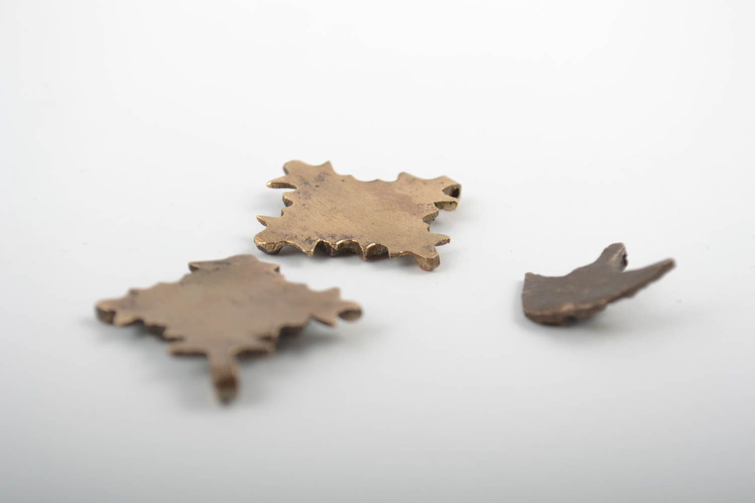 Stilvolle schöne kleine Kreuze aus Bronze 3 Stück künstlerische Handarbeit foto 4